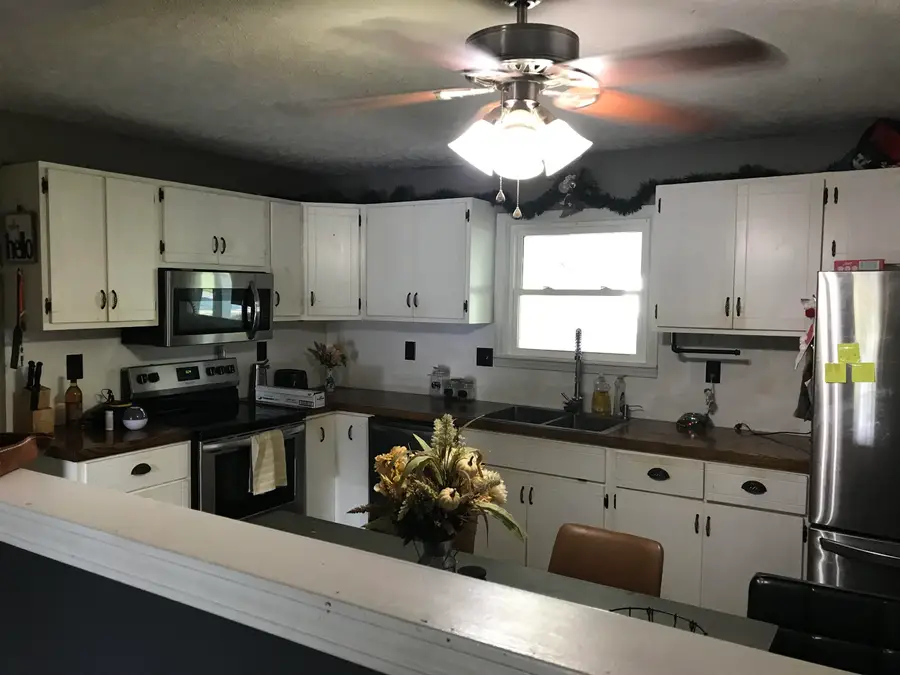 607 N Lincoln St, Bennington, KS 67422 - #2
