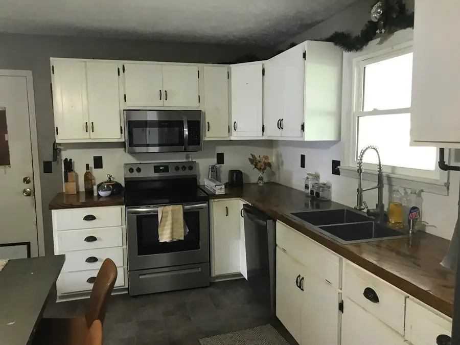 607 N Lincoln St, Bennington, KS 67422 - #3