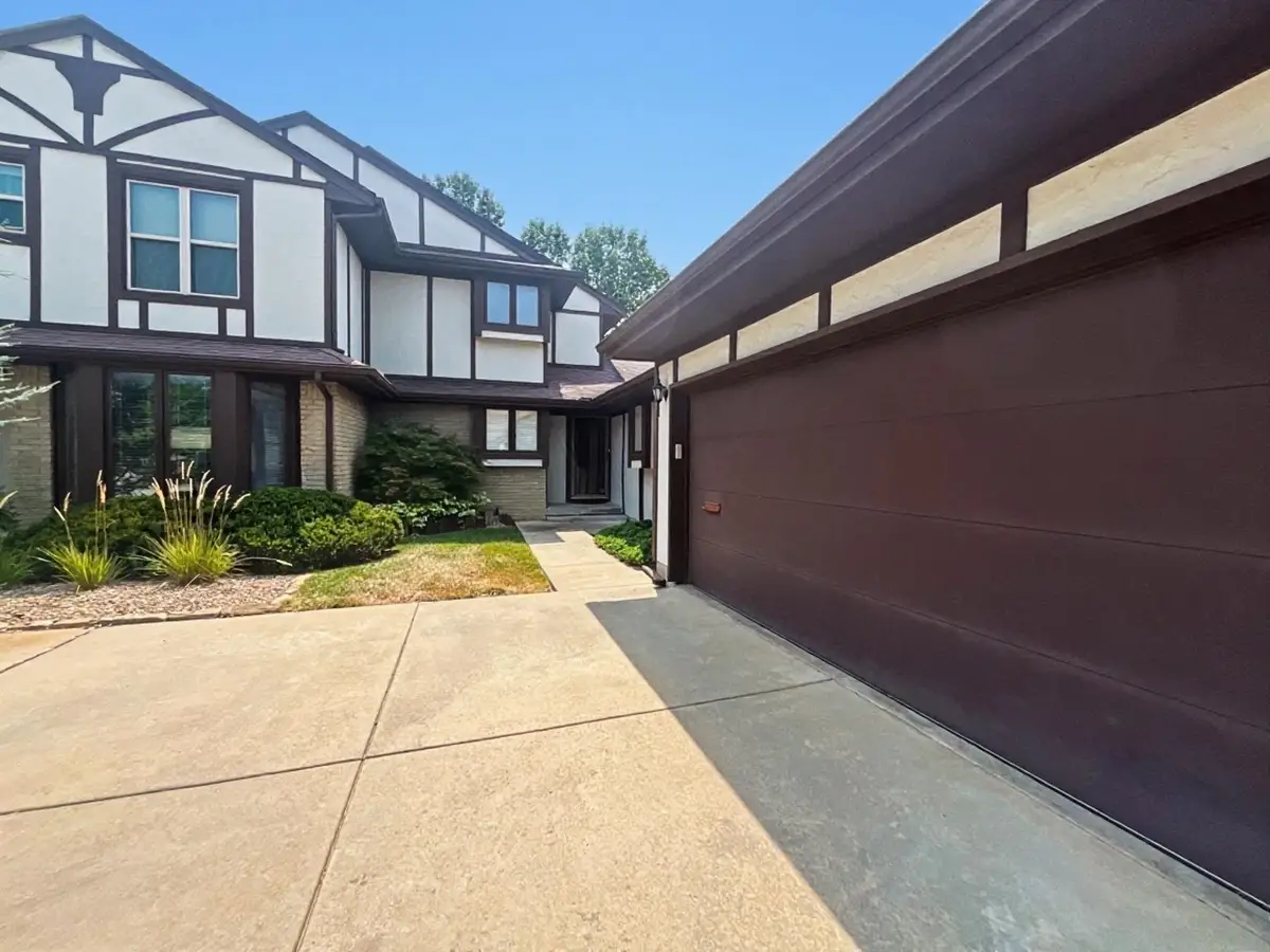 641 N Woodlawn St #27, Wichita, KS 67208 - #1