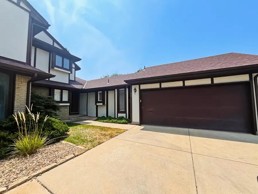 641 N Woodlawn St #27, Wichita, KS 67208 - #2
