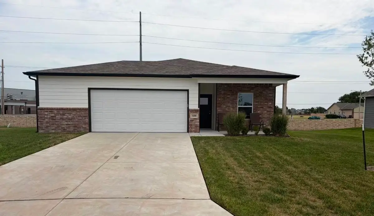 1608 Casey, Newton, KS 67114 - #1