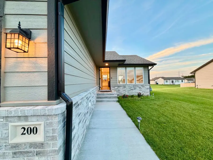 200 E Anniston Ct, Derby, KS 67037 - #2