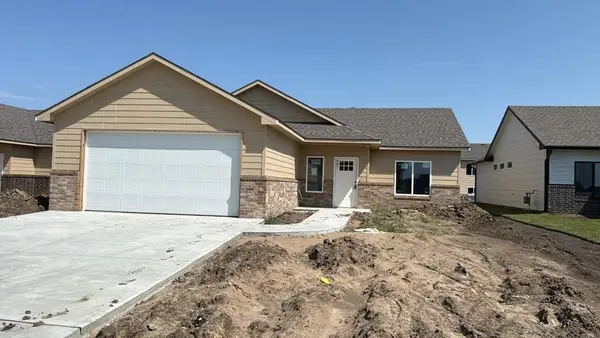 8992 E Joshua St, Bel Aire, KS 67226