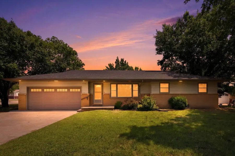 102 S Westview Rd, Andover, KS 67002 - #2