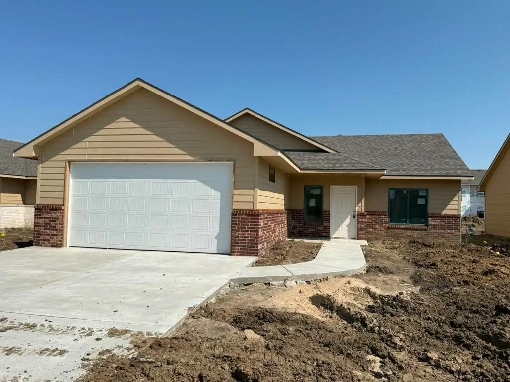 8968 E Joshua St, Bel Aire, KS 67226 - #1
