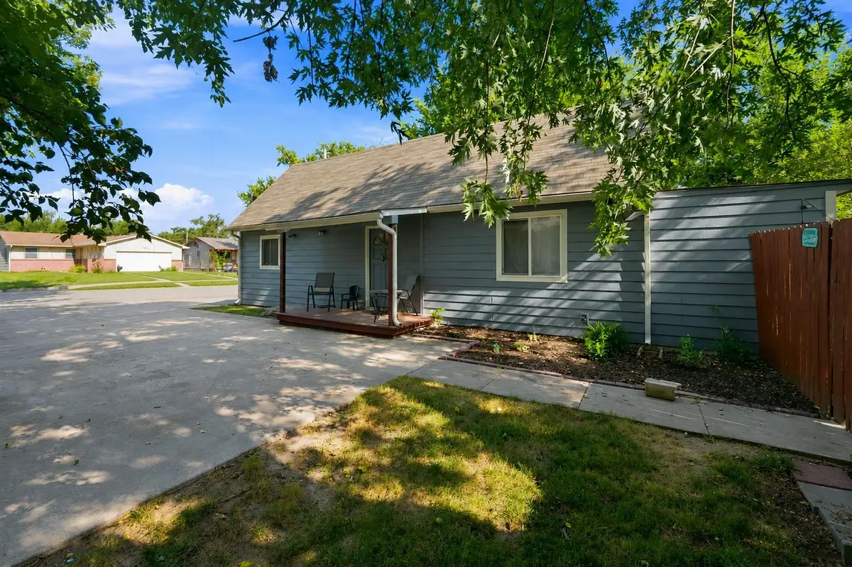 752 N Mount Carmel Ave, Wichita, KS 67203 - #1