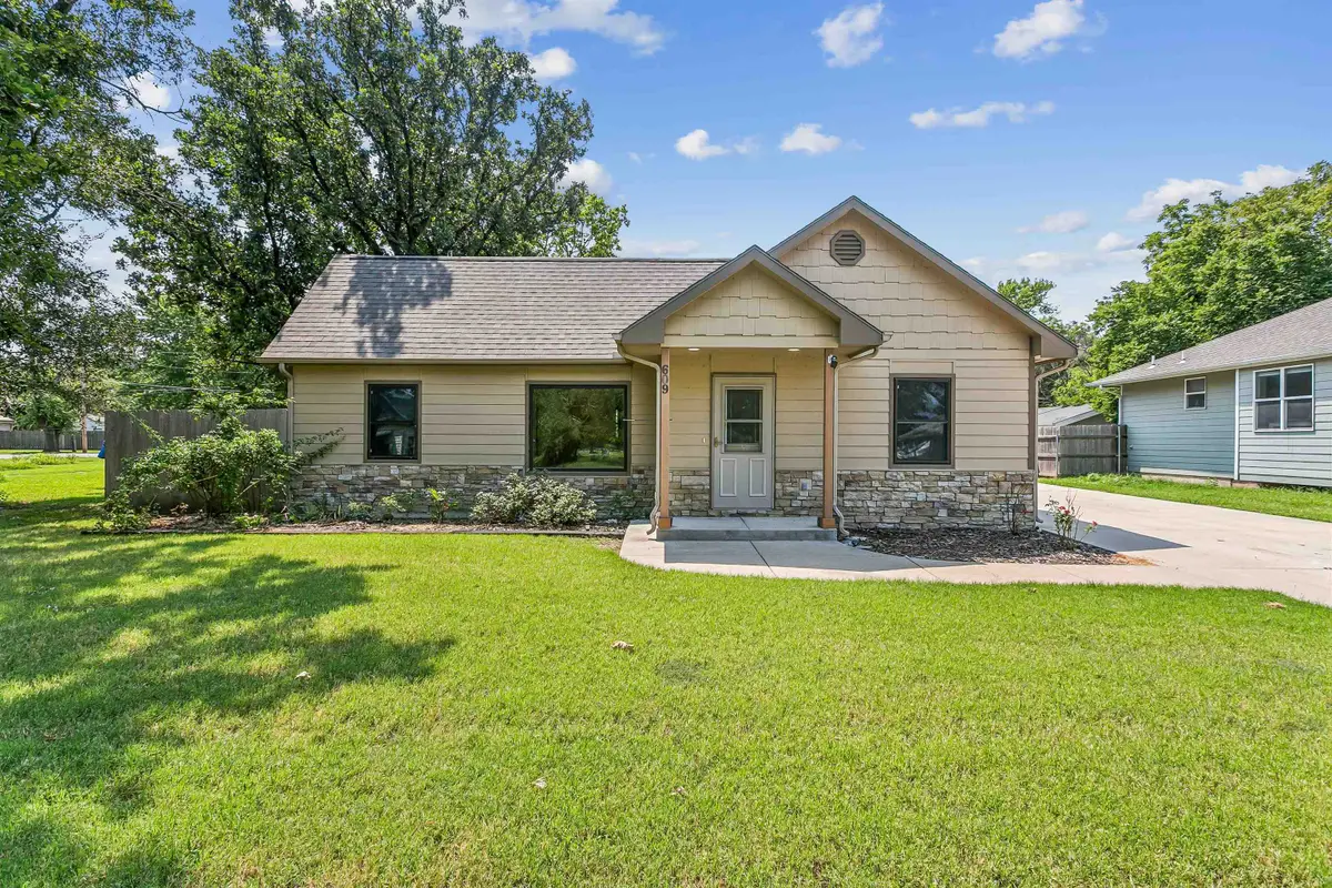609 W Russell, Mulvane, KS 67110 - #1