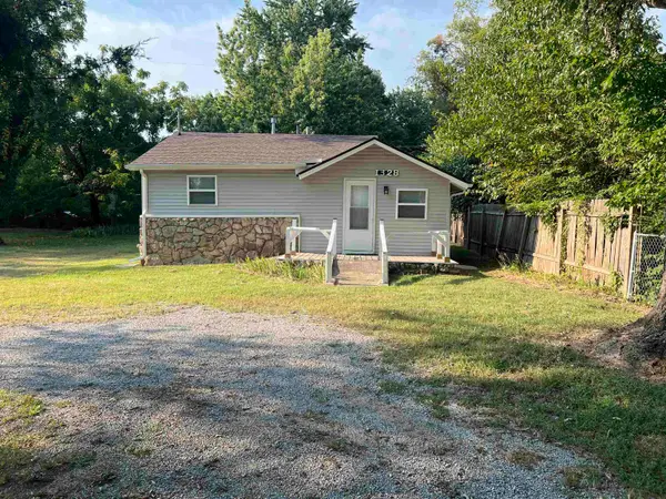 1328 W Oklahoma, Arkansas City, KS 67005
