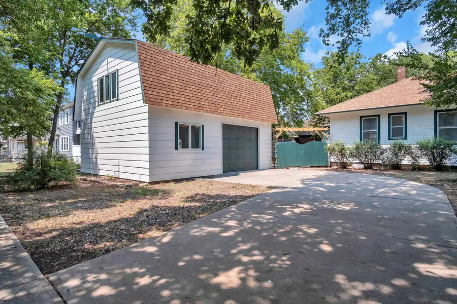 117 Harrison, Newton, KS 67114 - #3