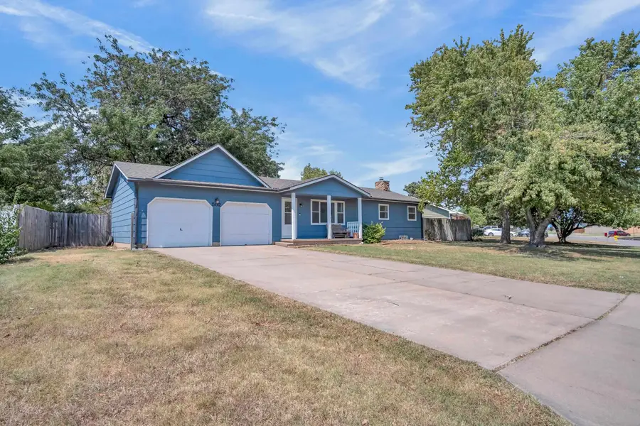 502 Meadowbrook Dr, Newton, KS 67114 - #2