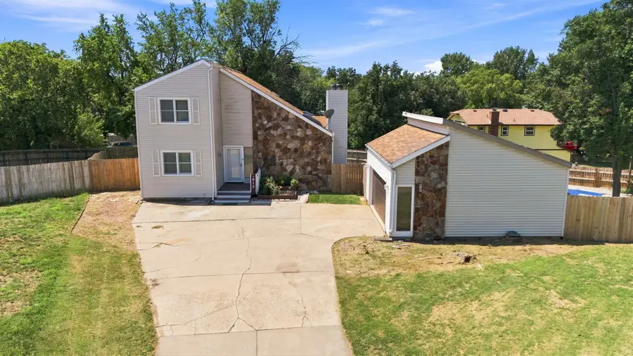 613 N Tanglewood Ct, Derby, KS 67037 - #3