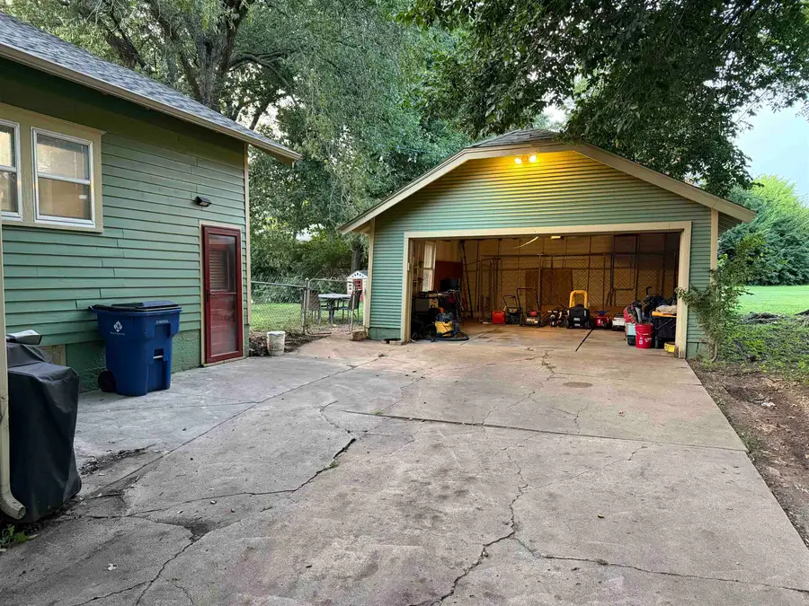 608 E 2nd St, Eureka, KS 67045 - #3