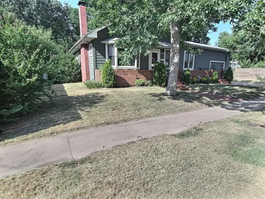 308 SE 2nd St, Newton, KS 67114 - #2
