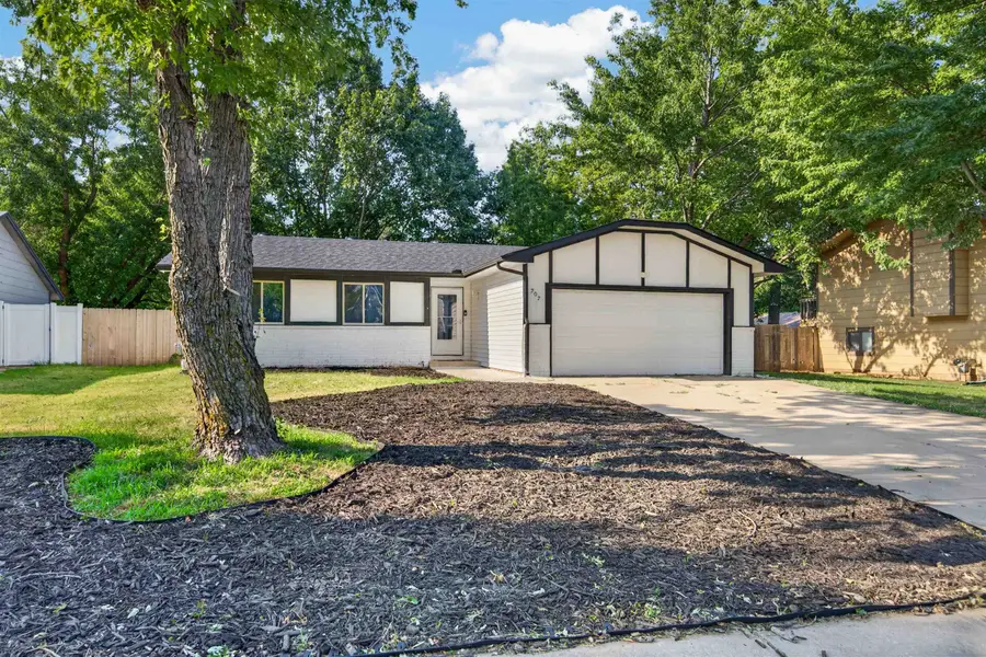 207 E North Point St, Derby, KS 67037 - #2