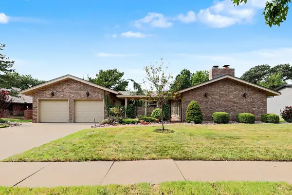 8611 E Tamarac Ln, Wichita, KS 67206