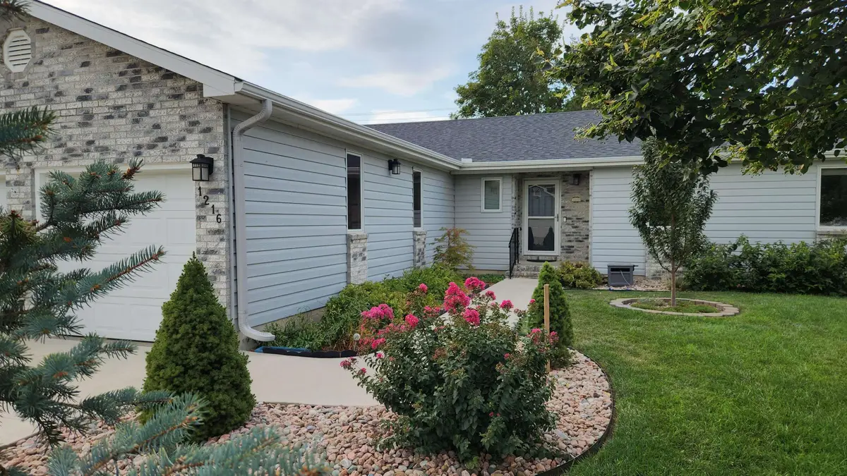 1216 E Republic Avenue, Salina, KS 67401 - #1