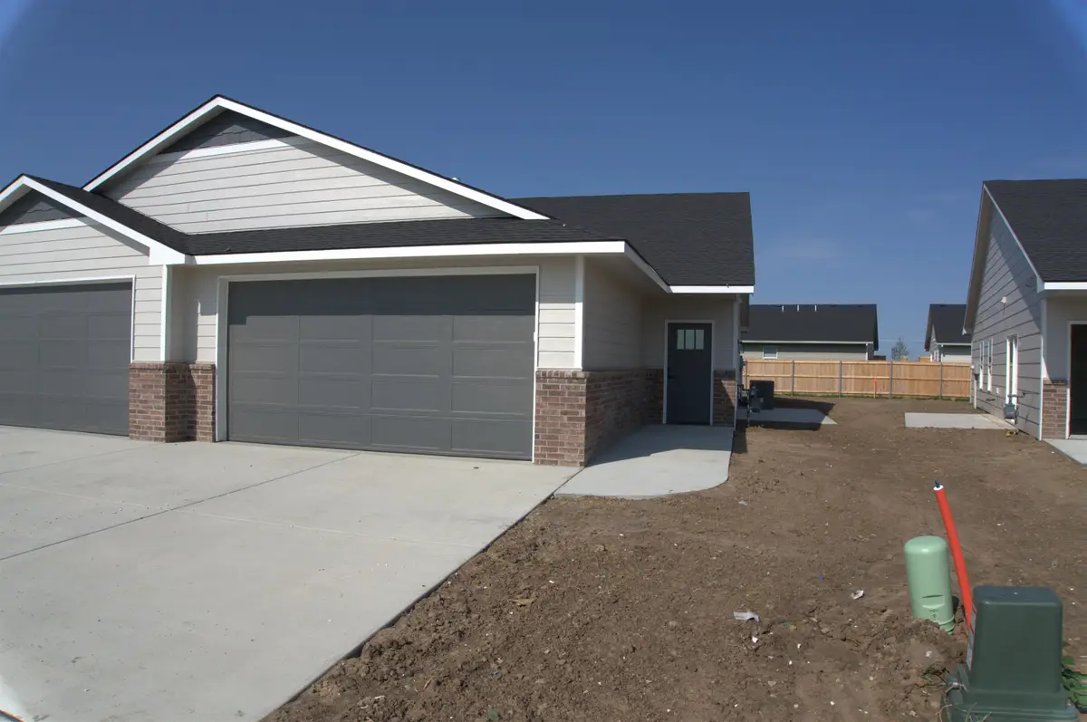 2791 S Cedar Crest St, Wichita, KS 67215 - #1