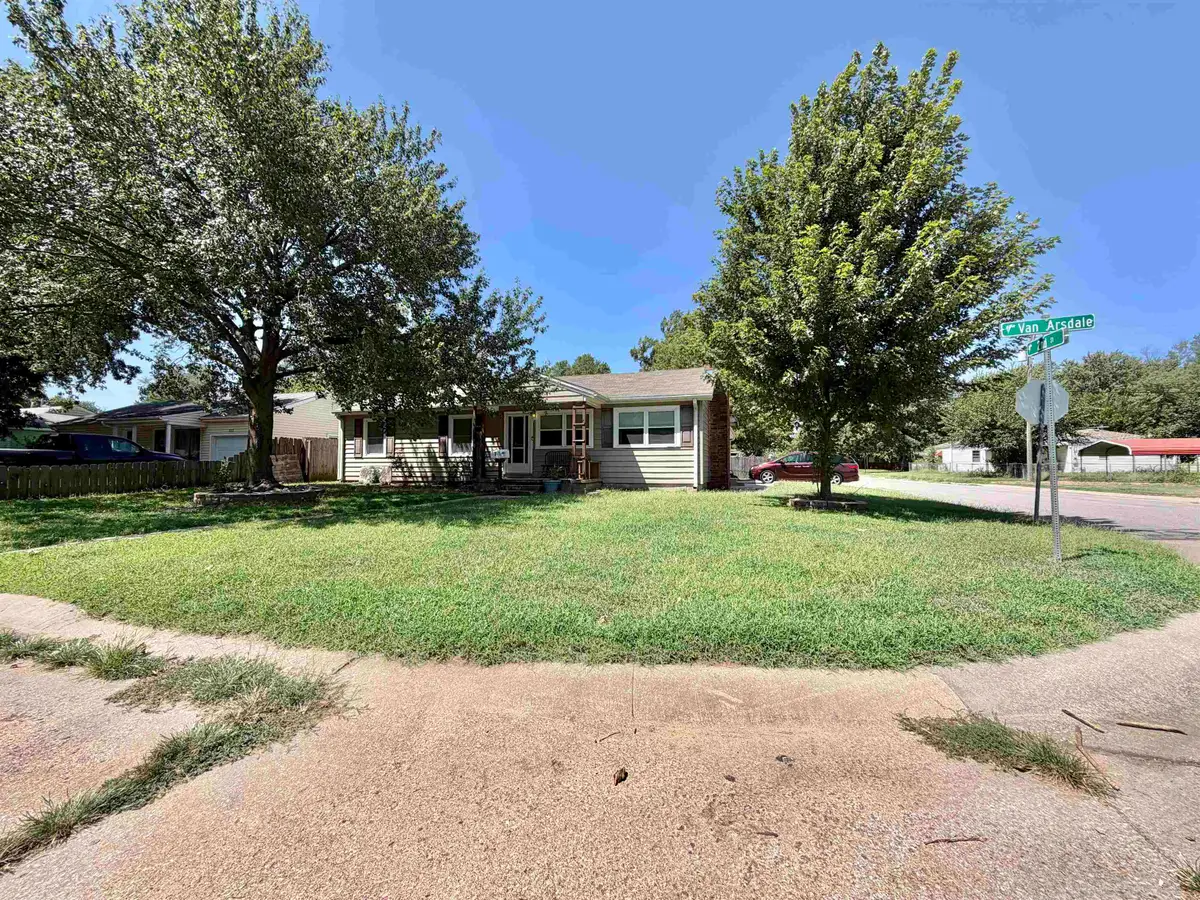 301 Van Arsdale Ave, Haysville, KS 67060 - #1