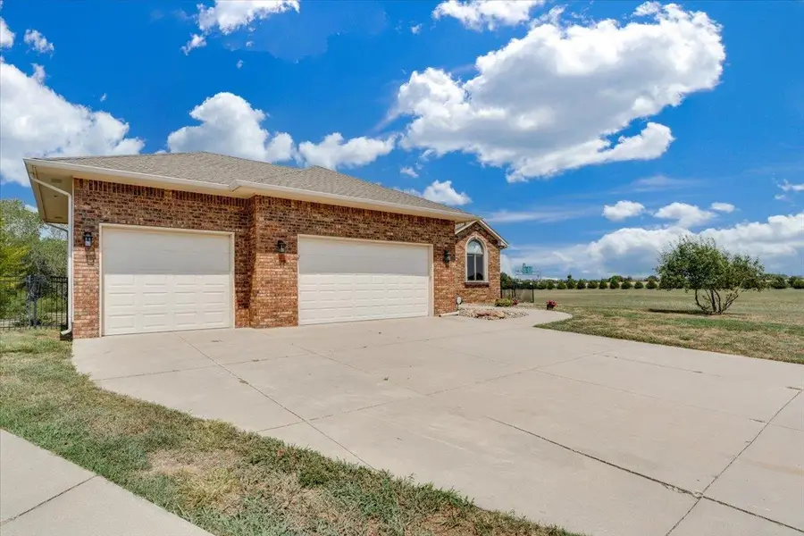 718 22nd, Newton, KS 67114 - #2