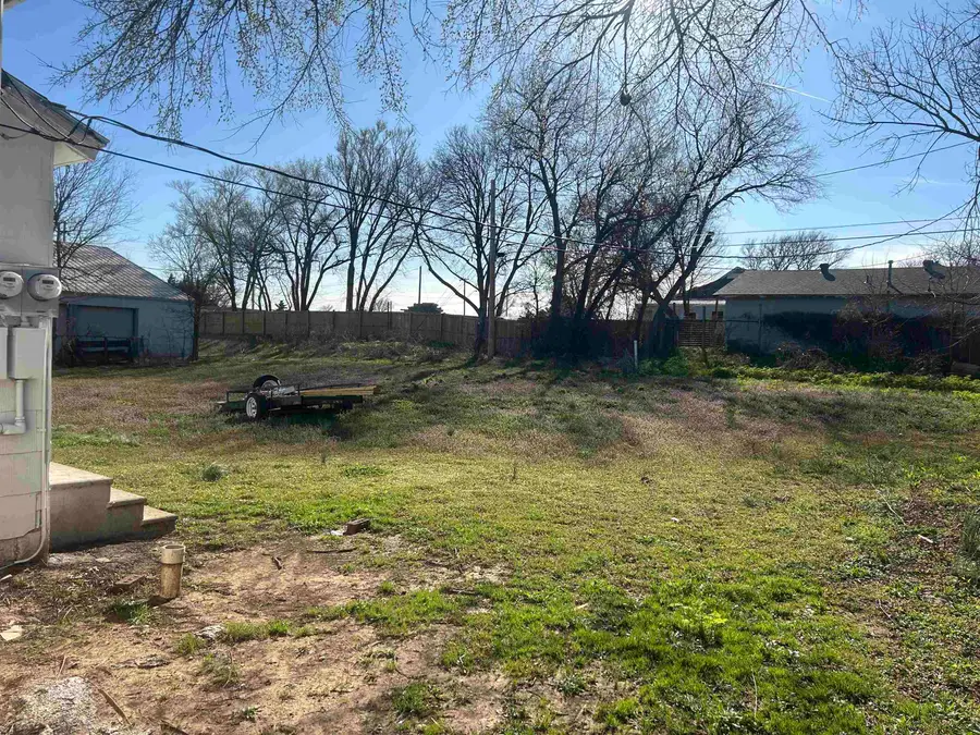 1220 S C St, Wellington, KS 67152 - #3