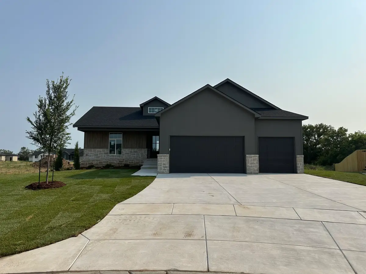 3429 S Linden Ct, Wichita, KS 67210 - #1