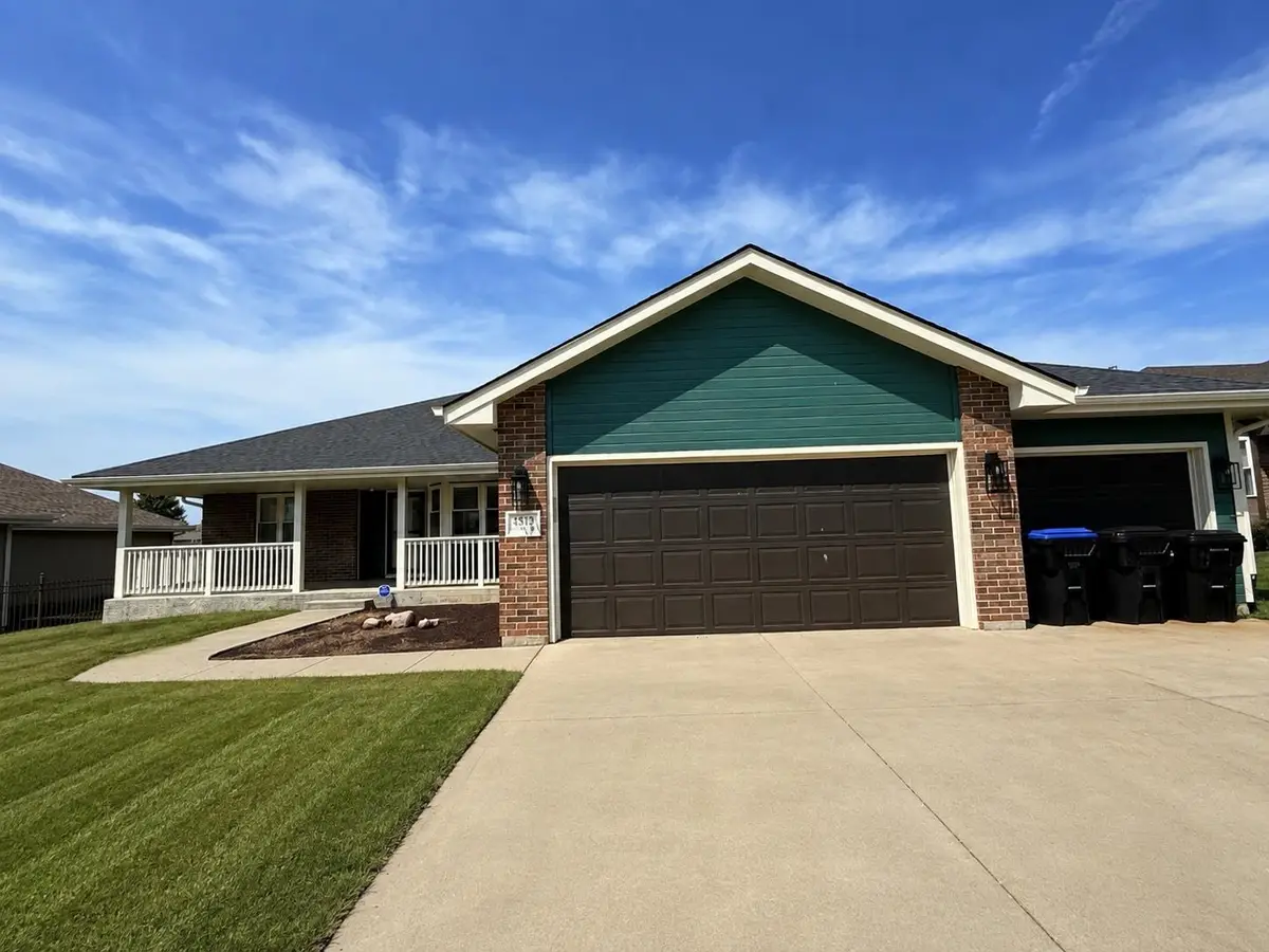 4513 SW Lakeside Dr, Topeka, KS 66610 - #1