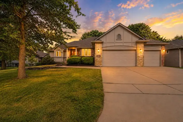 121 S Lakeside Dr., Andover, KS 67002