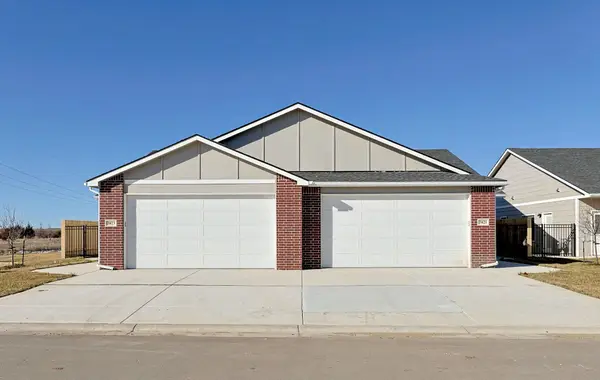 3821-3823 S Bluelake Ct, Wichita, KS 67215