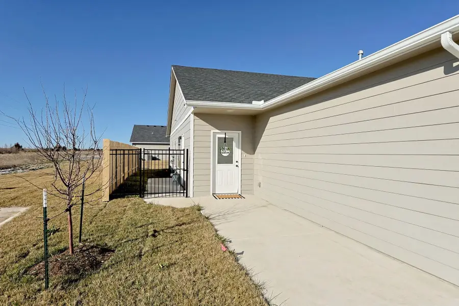 3821-3823 S Bluelake Ct, Wichita, KS 67215 - #2