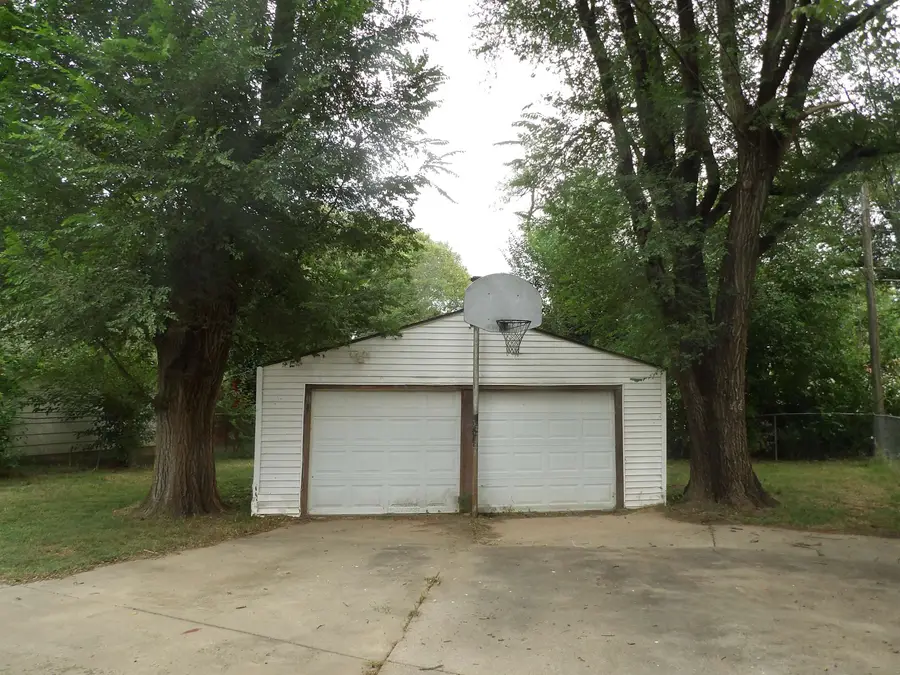 826 N Kokomo Ave, Derby, KS 67037 - #2