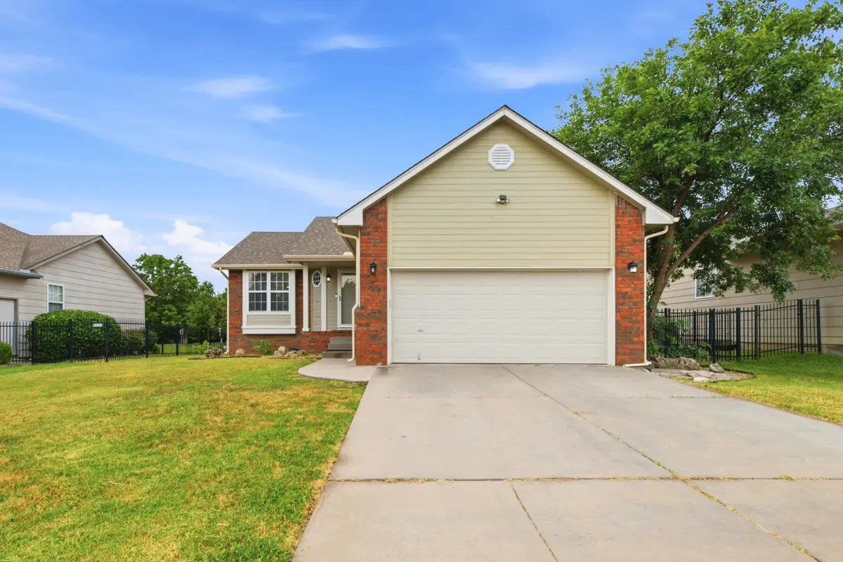 882 S Bedford Ct, Wichita, KS 67207 - #1