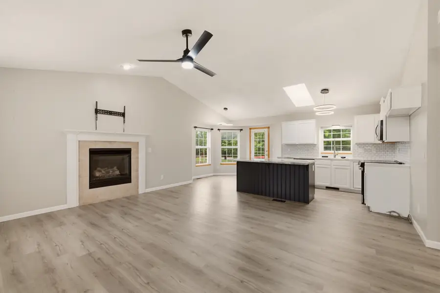 882 S Bedford Ct, Wichita, KS 67207 - #2
