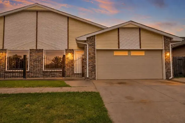 8704 E Longlake Cir, Wichita, KS 67207