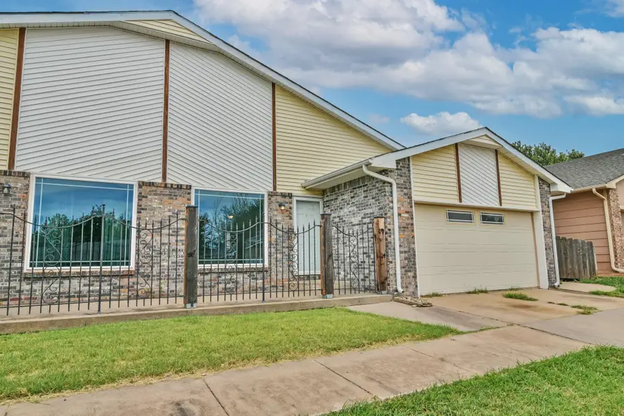 8704 E Longlake Cir, Wichita, KS 67207 - #2