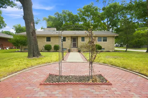 1104 N Pinecrest Street, Wichita, KS 67208