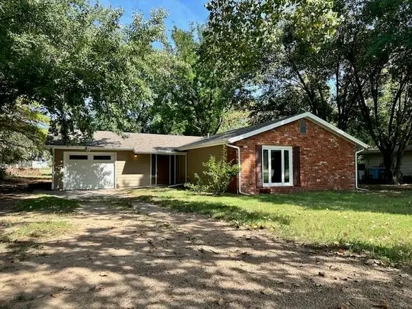6606 N Madison, Hutchinson, KS 67502