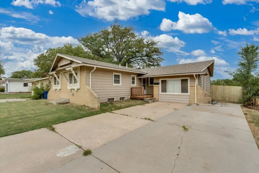 8206 E Levitt Dr, Wichita, KS 67207-3234 - #2