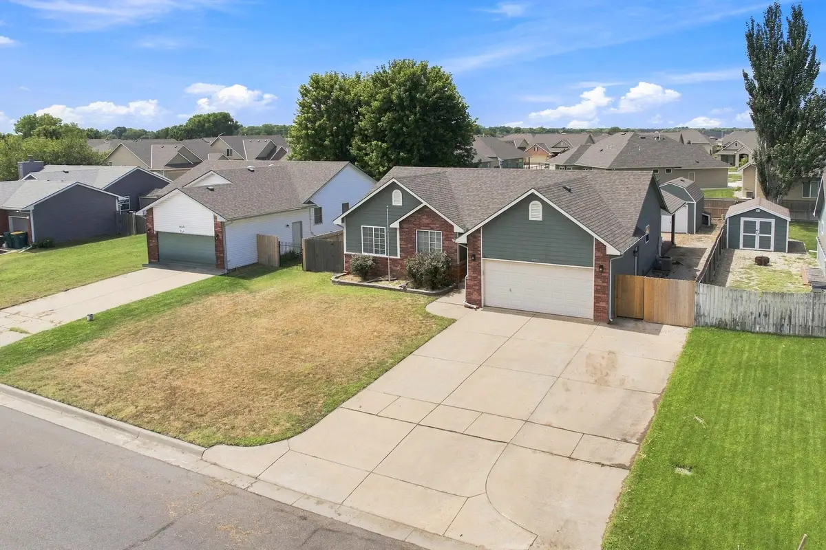 809 N Bay Country, Wichita, KS 67235 - #1