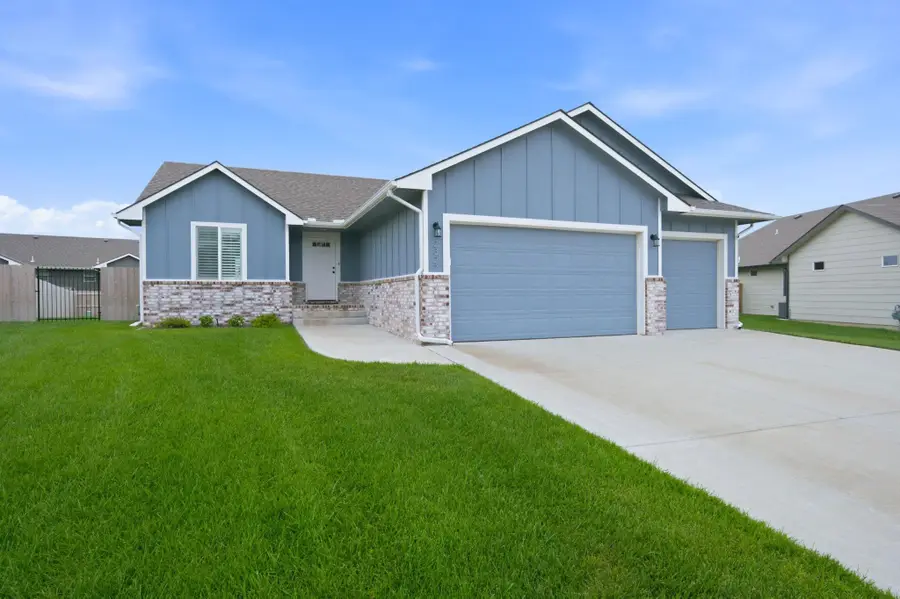 2327 S Chateau, Wichita, KS 67207 - #2