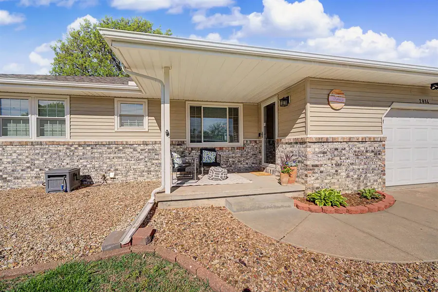 2814 Linda Ln, Salina, KS 67401 - #2