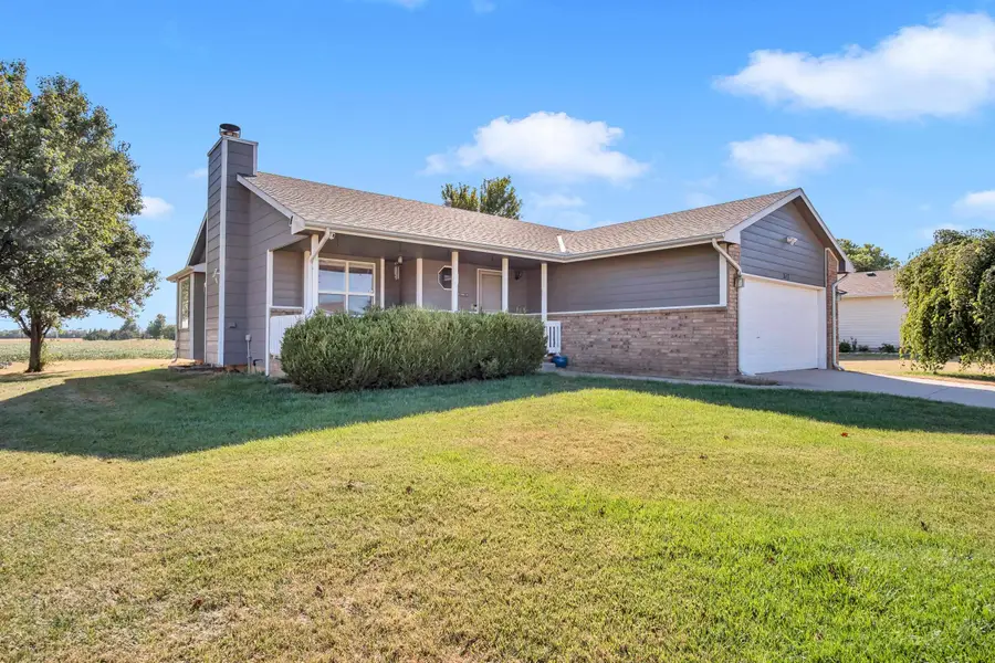 517 Clover Lane, Hesston, KS 67062 - #2