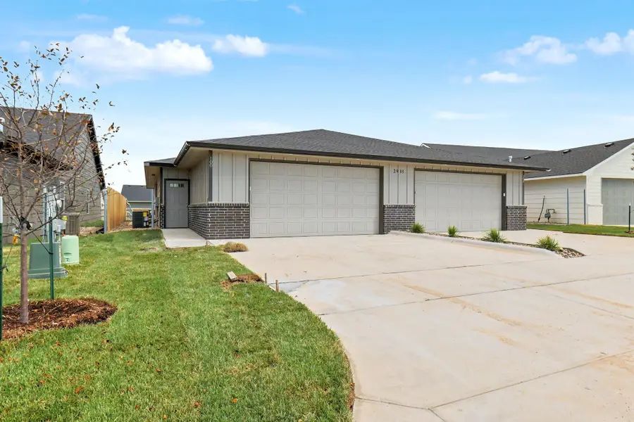 2935 S Cedar Crest Ct #100, Wichita, KS 67235 - #2