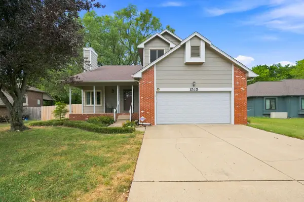 1515 S Spring Hollow Cir, Wichita, KS 67230
