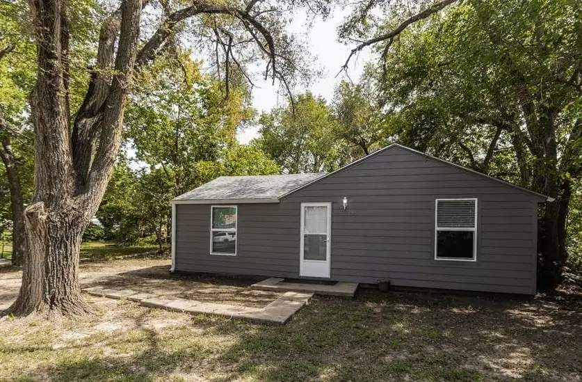 915 Maple Ave, Salina, KS 67401 - #1