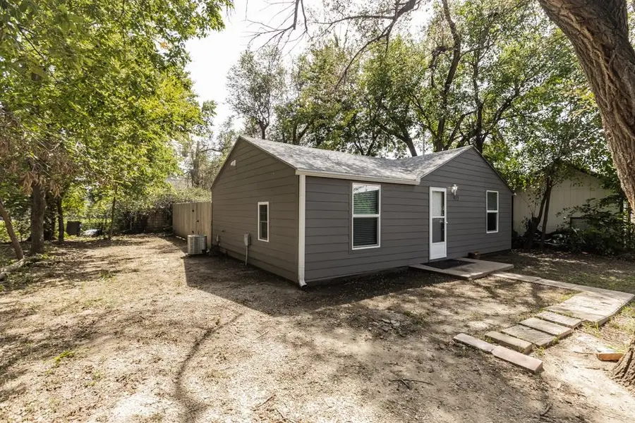 915 Maple Ave, Salina, KS 67401 - #2