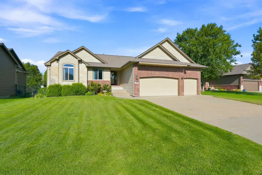 4119 N Parkdale Cir, Maize, KS 67101 - #2