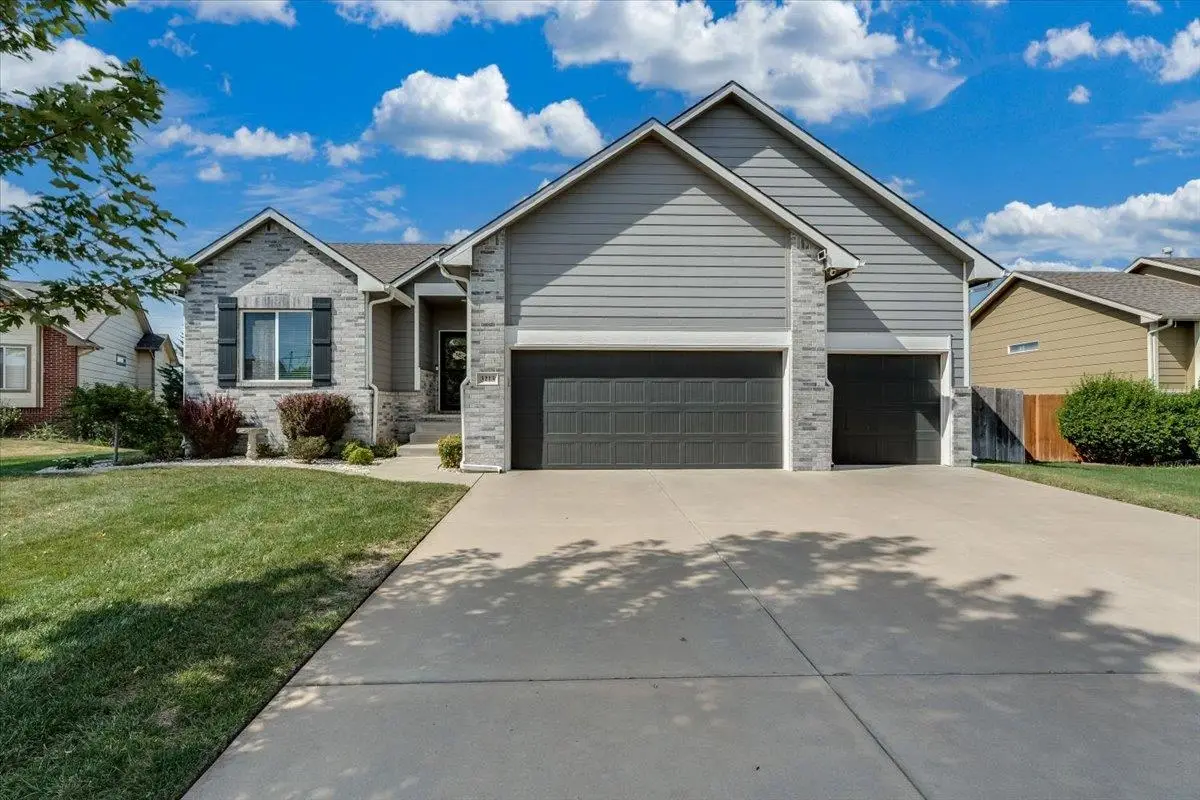 3213 S Bluelake Ct, Wichita, KS 67215 - #1