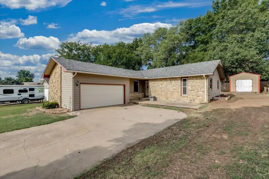 1003 Highland Dr, Arkansas City, KS 67005 - #2