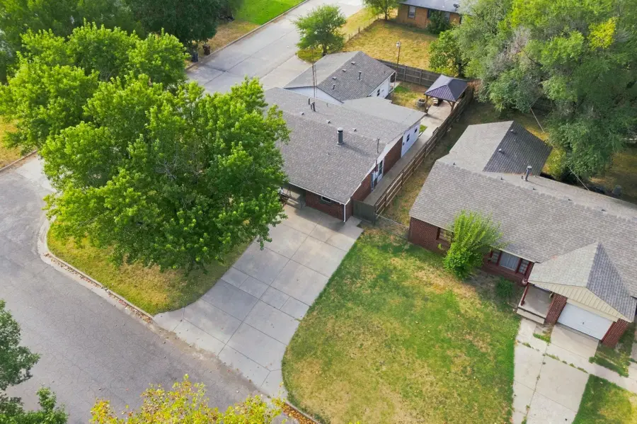 1421 E 31st St South, Wichita, KS 67216 - #3