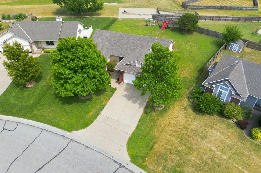 2706 N Meadow Oaks Ct, Wichita, KS 67220 - #2